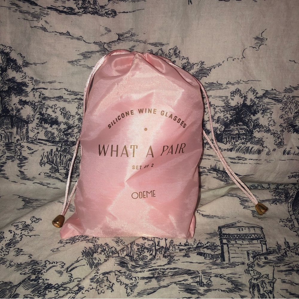 Odeme What A Pair Pink 2 Silicone Wine Glasses w/ Carrying Bag New in Packaging.